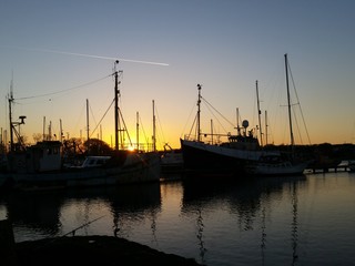 Fototapeta na wymiar Sunset over the harbour