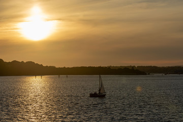 Fototapeta premium Beautiful sunset on sky with clouds at sea