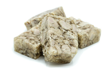 Schweinesülze isoliert auf weißen Hintergrund