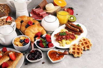 Breakfast served with coffee, orange juice, croissants, cereals and fruits. Balanced diet. Continental breakfast with granola and fruits