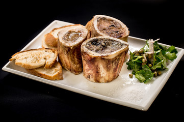 Tuetanos de Res asadas estilo italiano 