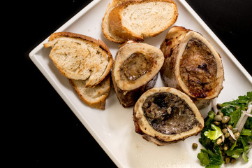 Tuetanos de Res asadas estilo italiano 