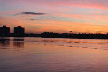 Naklejka premium Beautiful Florida Sunset over the North Causeway River in New Smyrna Beach. 