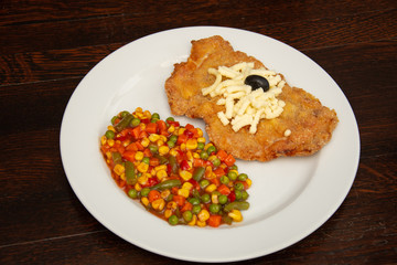 Stuffed fillet and vegetable salad
