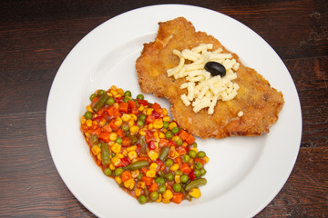 Stuffed fillet and vegetable salad