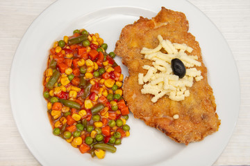 Stuffed fillet and vegetable salad