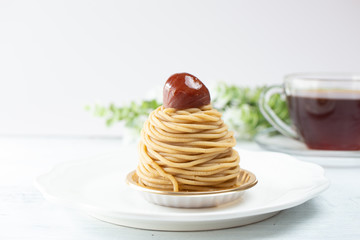 和栗のモンブラン（Mont Blanc）（日本の栗を使用した西洋菓子）