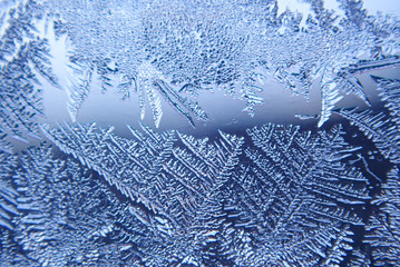 Photographing macro ice on the glass in winter Patterned like leaves