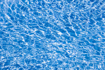 プールの波紋