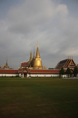 Naklejka premium Giant Wat Phra Kaew bangkok thailand
