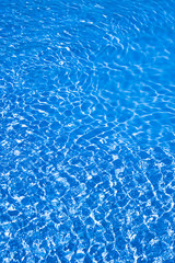 プールの波紋