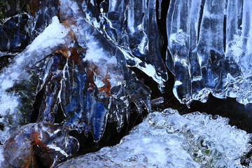 冬の薄衣の滝