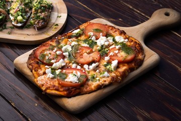 flatbread pizza margherita