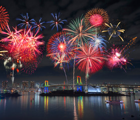 日本の、東京お台場の花火。