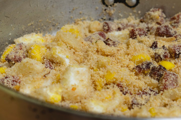 bacon farofa in the pan on the wooden table