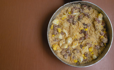 bacon farofa in the pan on the wooden table