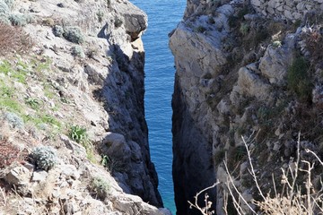 Termini - Spaccatura della scogliera di Punta Campanella