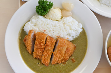 Japanese pork cutlet with green curry and rice (Tonkatsu)