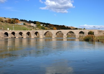 Fototapeta premium Dicle Bridge is situated in Turkey's Diyarbakir. The bridge was built in 1065.