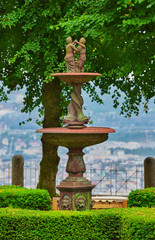 Obraz premium Statue in the park