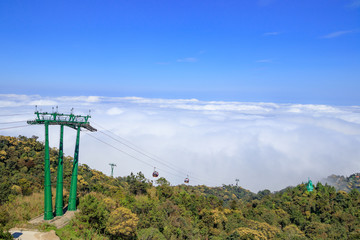 雲海　バーナーヒルズ　ベトナム　ダナン　 sea ​​of ​​clouds Ba Na Hills ...