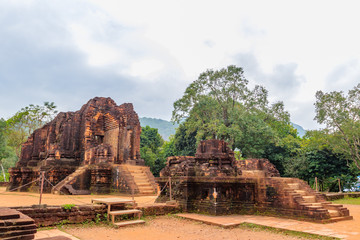 Naklejka premium ミーソン遺跡 ベトナム クアンナム省 My Son Ruins Vietnam