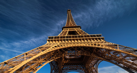 Fototapeta na wymiar blu sky and Eiffel tower, Paris. France