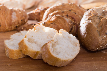 slices of wheaten bread on wooden surface