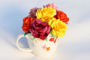 折り紙で作ったバラの花