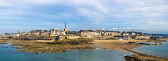St Malo old medieval city scenic skyline or cityscape panorama on late afternoon, summer, Brittany, France. - obrazy, fototapety, plakaty