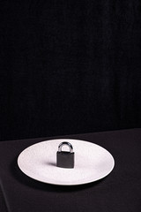 The lock on the plate as a symbol of food restriction in the fight against obesity and gluttony