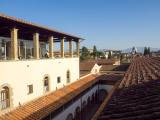 Italia, Toscana, Firenze, cortile dell'Istituto degli Innocenti