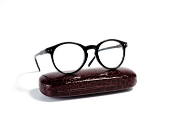 Glasses with diopters and a dark rounded frame, universal for men and women.