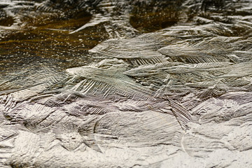 Motifs abstraits de la glace à la surface de l'étang du Devin, 68650 Lapoutroie, Haut-Rhin, Alsace, France