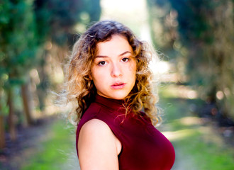 Naklejka premium Portrait of beautiful woman in the park