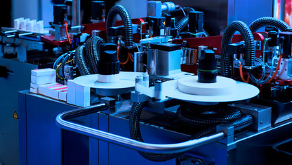 Rotary die cutting machine with slitting blade system