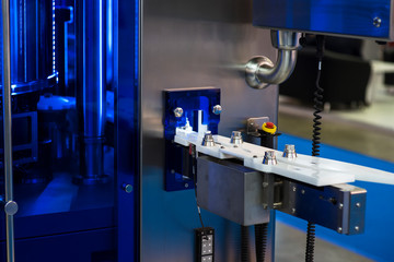 Rotary die cutting machine with slitting blade system