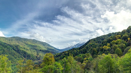 Fototapeta premium Jesień w Wysokich Górach. Soczi, Rosja. Timelapse Krasnaja Polana
