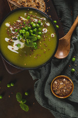 Green pea soup with seeds