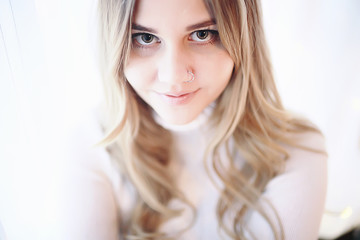 Naklejka premium blonde long hair portrait / sexy model posing with long hair, beautiful girl in the studio