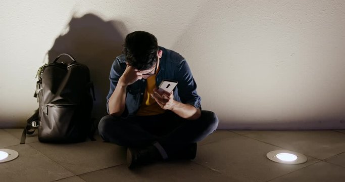 man suffer cyber bullying