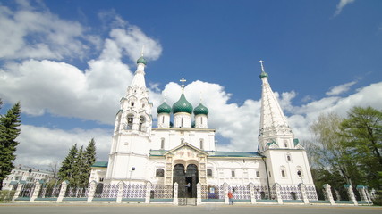 Yaroslavl, Russia, the church of Elijah the Prophet Ilia Prorok in Yaroslavl timelapse - obrazy, fototapety, plakaty