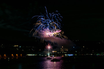 Ein Feuerwerk mitten im Sommer in Portoroz