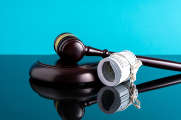 Obraz premium Banknotes with gavel hammer with law concept.