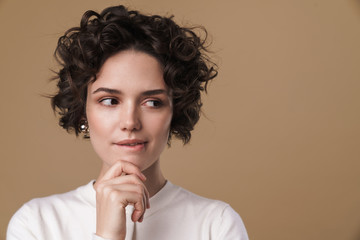 Image of thinking caucasian woman posing and looking aside