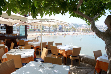 Restaurante en el mar