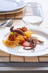 Spaghetti al polpo con salsa di pomodoro e timo