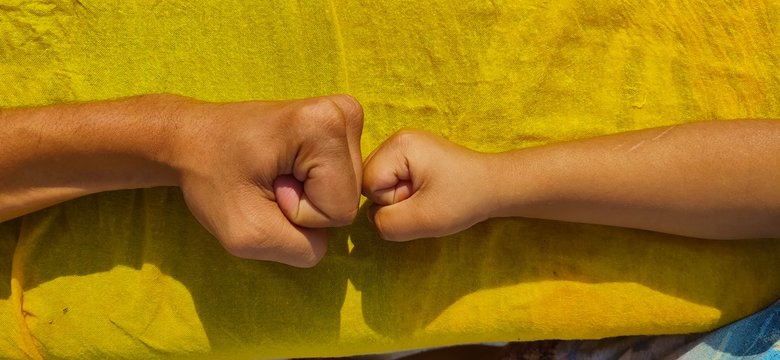 hands of mother and child