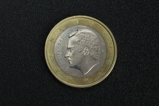 Monedas Caras De Un Euro Macro Dinero Europa Primer Plano Felipe VI Rey España 2019