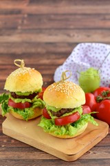Beef Burger with Guacamole, Lettuce and Tomato